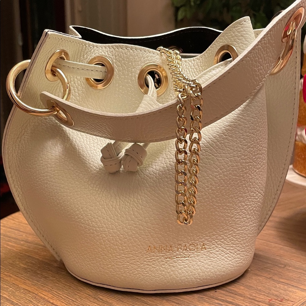 Anna Virgili White Leather Bucket Bag
